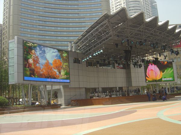 南京東路世紀(jì)廣場(chǎng)室外led全彩顯示屏