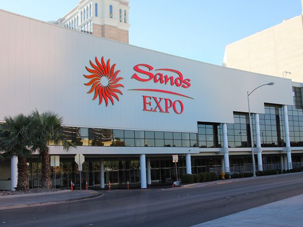 美國(guó)拉斯維加斯金沙會(huì)展中心室外全彩led顯示屏