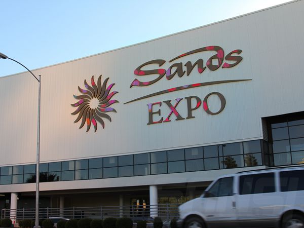 美國(guó)拉斯維加斯金沙會(huì)展中心室外led全彩顯示屏