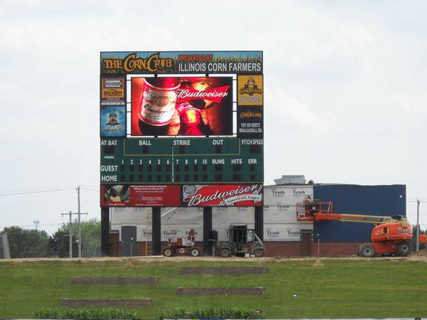 美國伊利諾伊大學(xué)體育場室內(nèi)led全彩屏