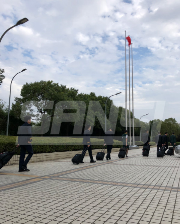 三思上海浦東機(jī)場照明路燈