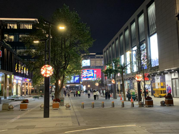 安全與便利兼得,智慧燈桿,新增Wi-Fi,緊急呼叫服務