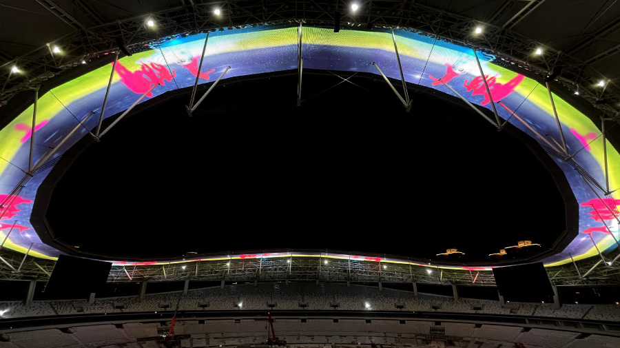 八萬(wàn)人體育場(chǎng)