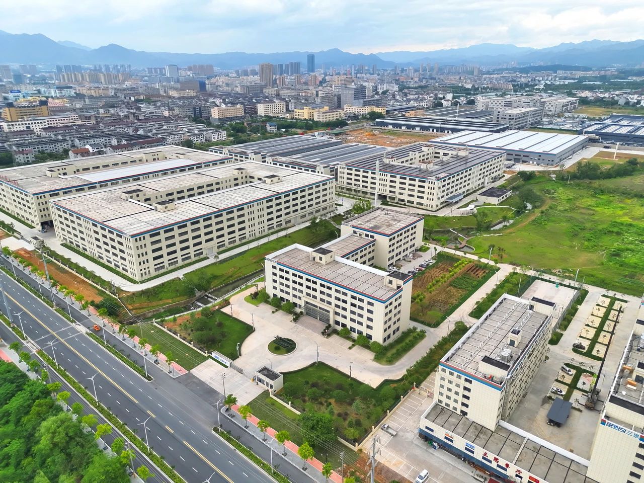 浦江縣,縣長(zhǎng),劉熙,一行赴滬,調(diào)研三思,以中國(guó)之光,點(diǎn)亮全球